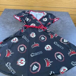Disney Young Women’s Snow White Queen Red and Black Wrap Dress Dress size small